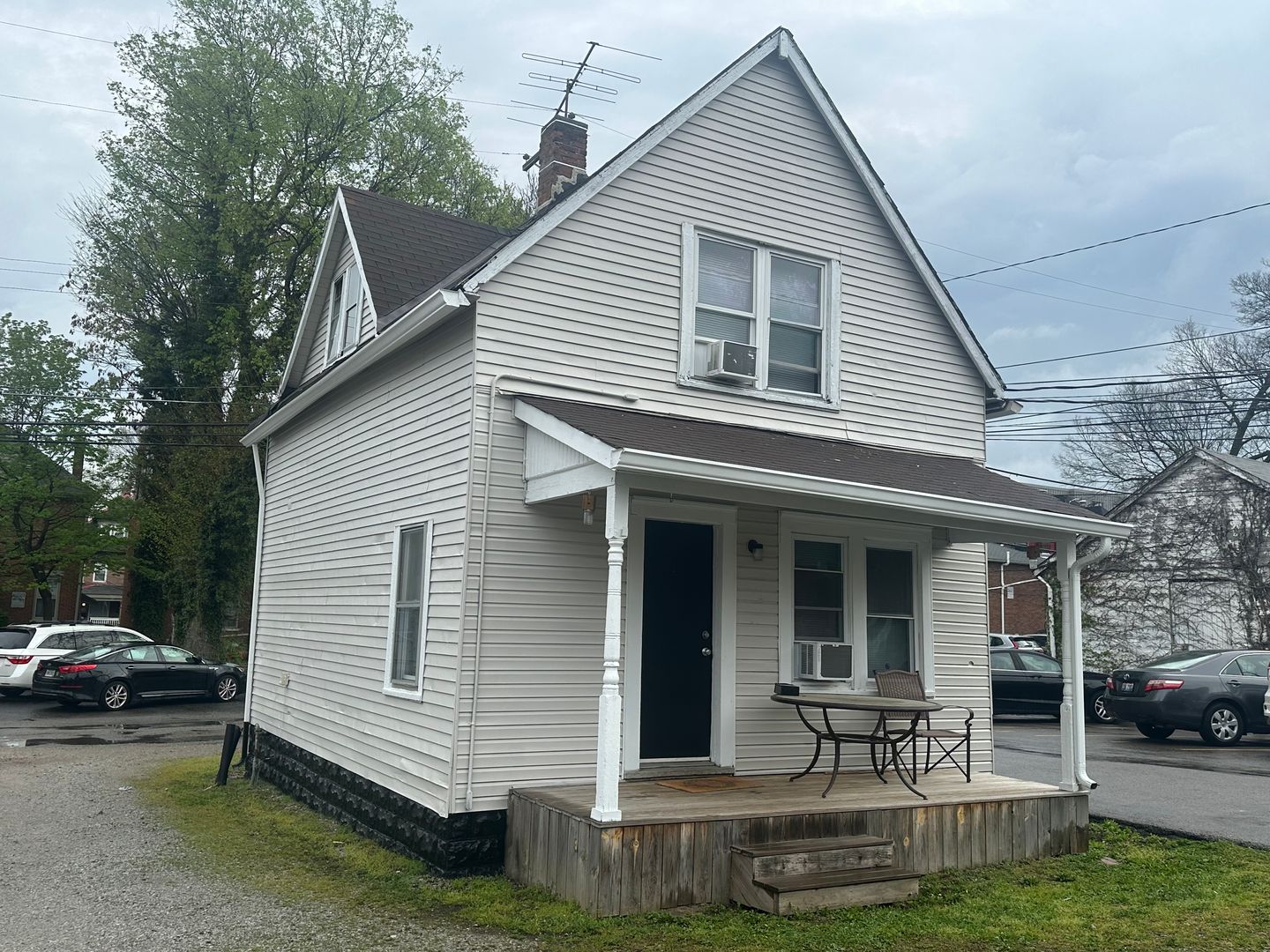 Columbus Apartment: 68 W 9th Ave