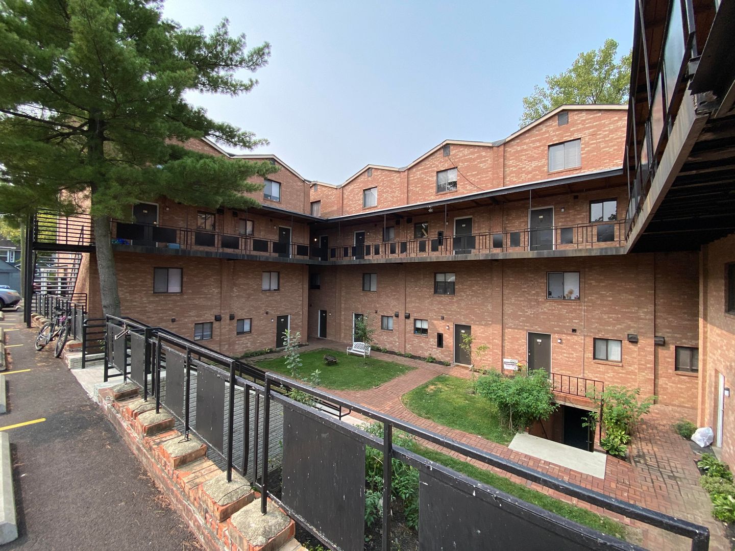 Columbus Apartment: 111 W Hudson St