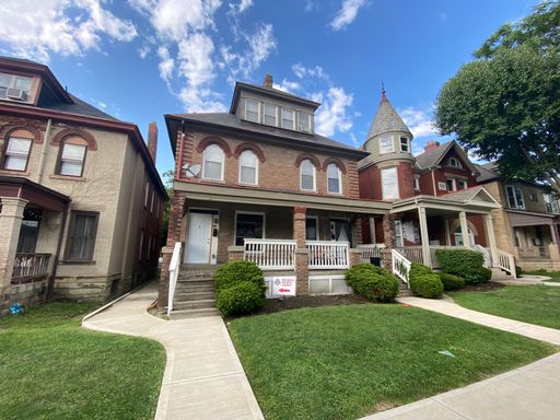House on W 10th Just Off High Street- Southwest campus OSU – photo 1