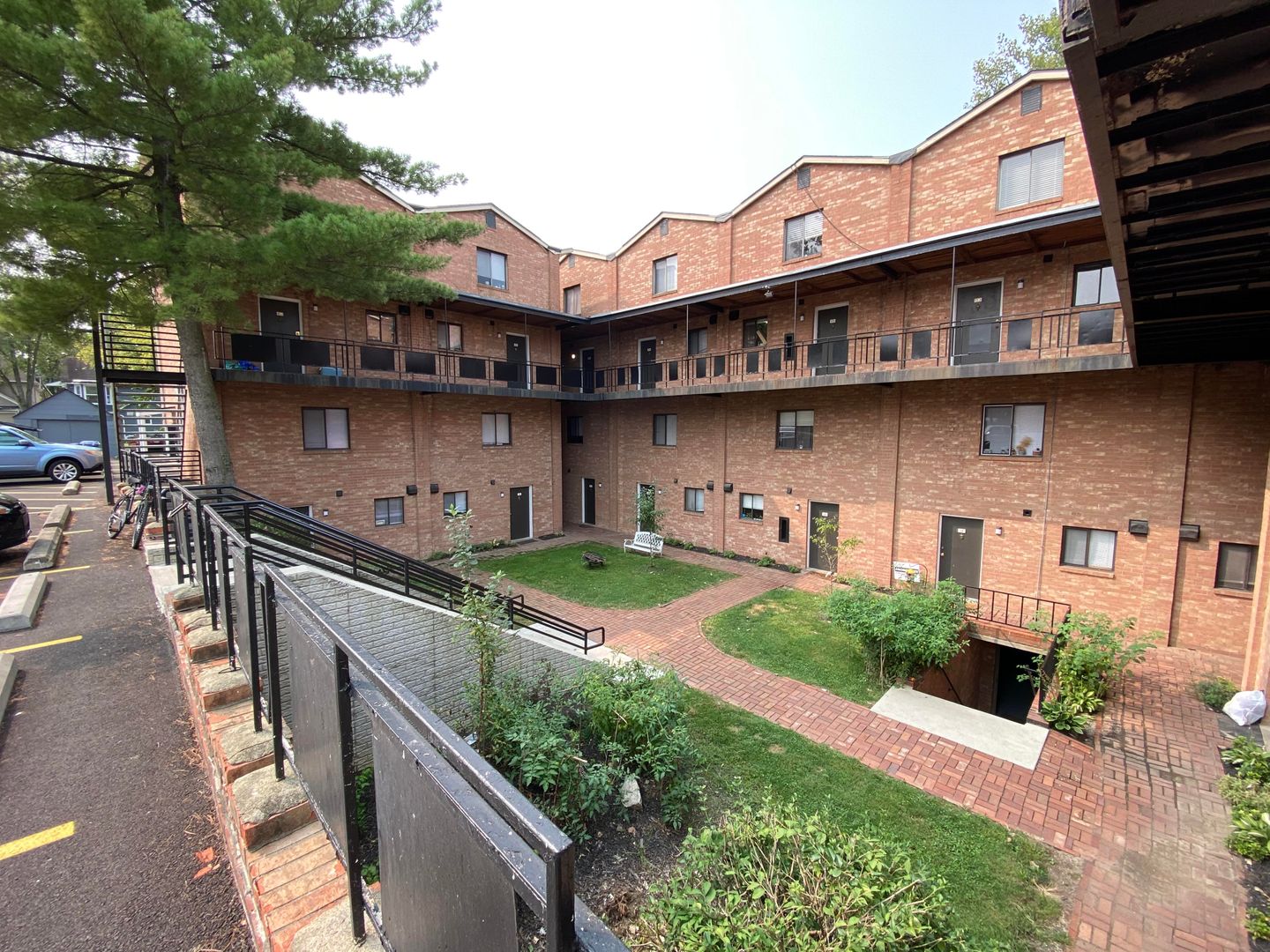 Columbus Apartment: 111 W Hudson St