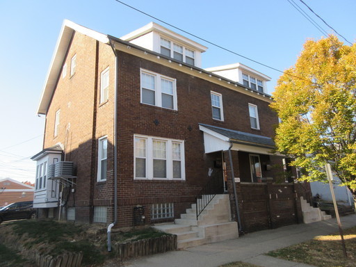 Beautiful 5 Bedroom / 3 Bath Duplex! Walking distance to Ohio State Hospital! – photo 1