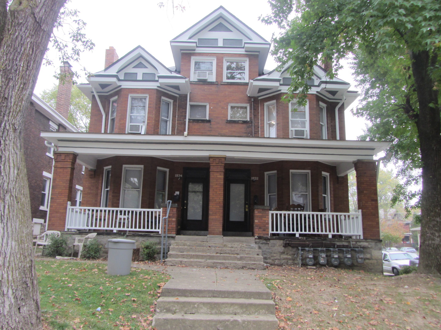 Columbus Apartment: 1932-1934 Summit St