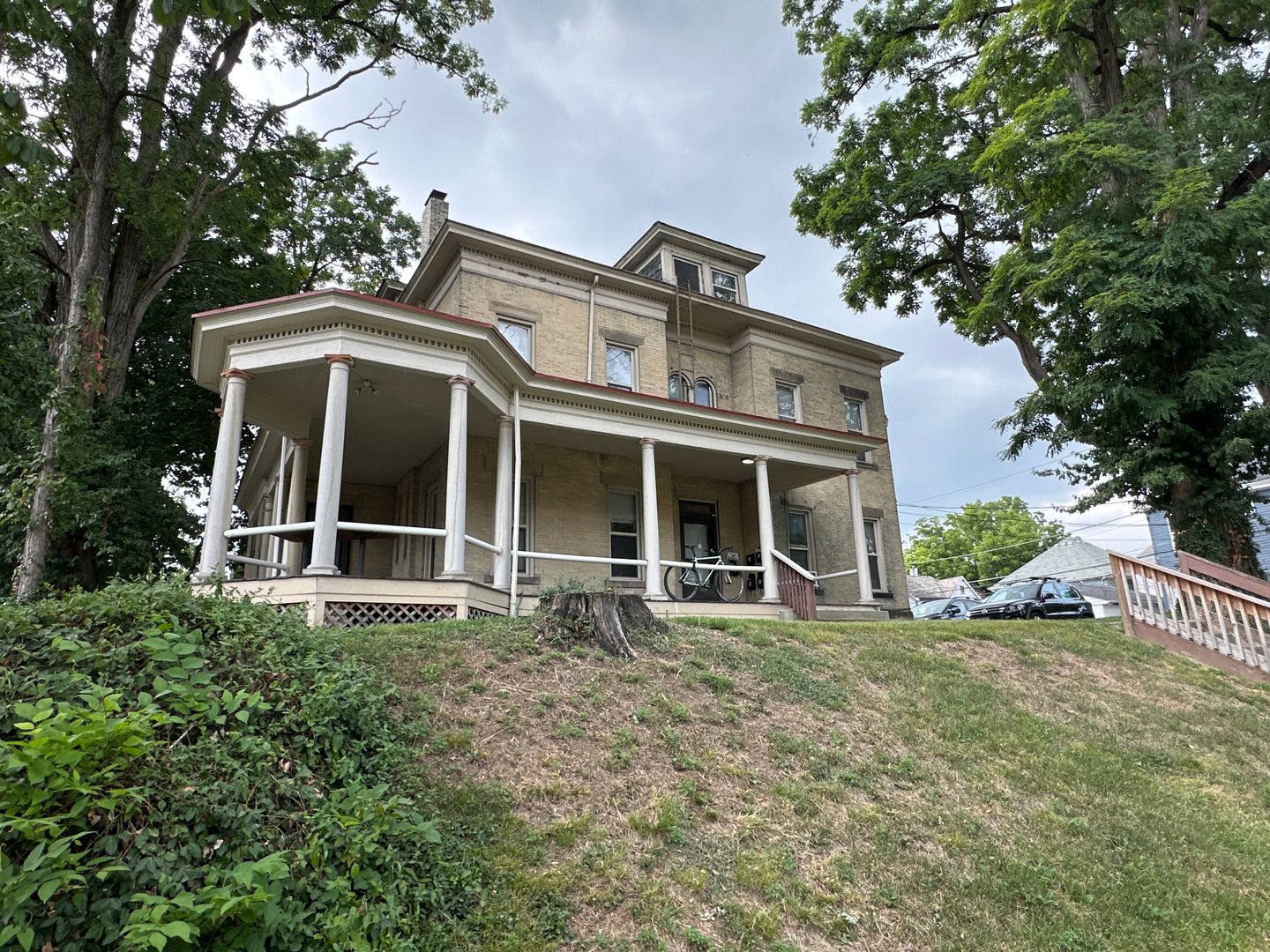 Columbus Apartment: 2369 Williams St