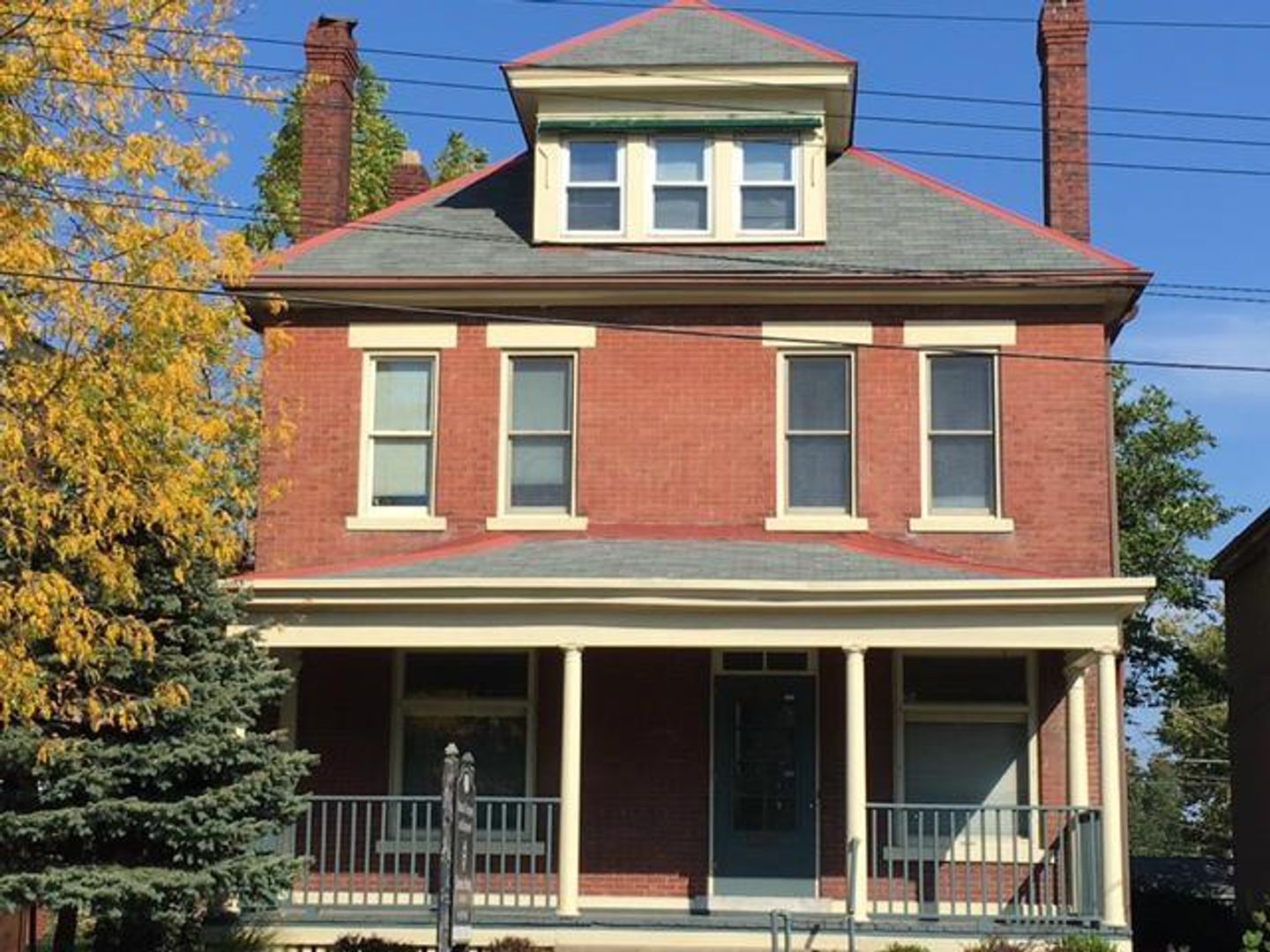 Columbus House: 170 W 5th Ave