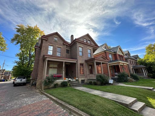 Large Victorian Village / Short North Brick Townhouse – photo 1