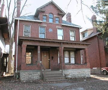 Fantastic Location on 16th Right and Indianola! OSU Central Campus – photo 1