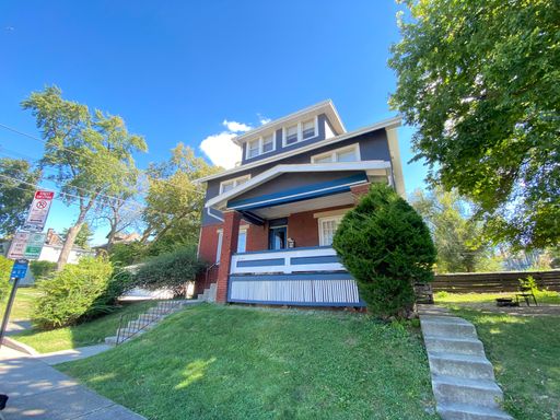 House on Waldeck, walking distance to North OSU Campus – photo 1