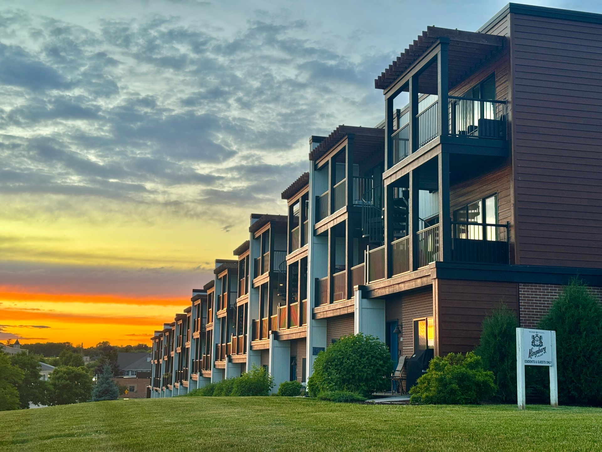 Sheboygan Apartment: 703 Kingsbury Lane