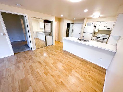 Castellan Apartments UNIT 202 / AVAILABLE NOW – photo 1