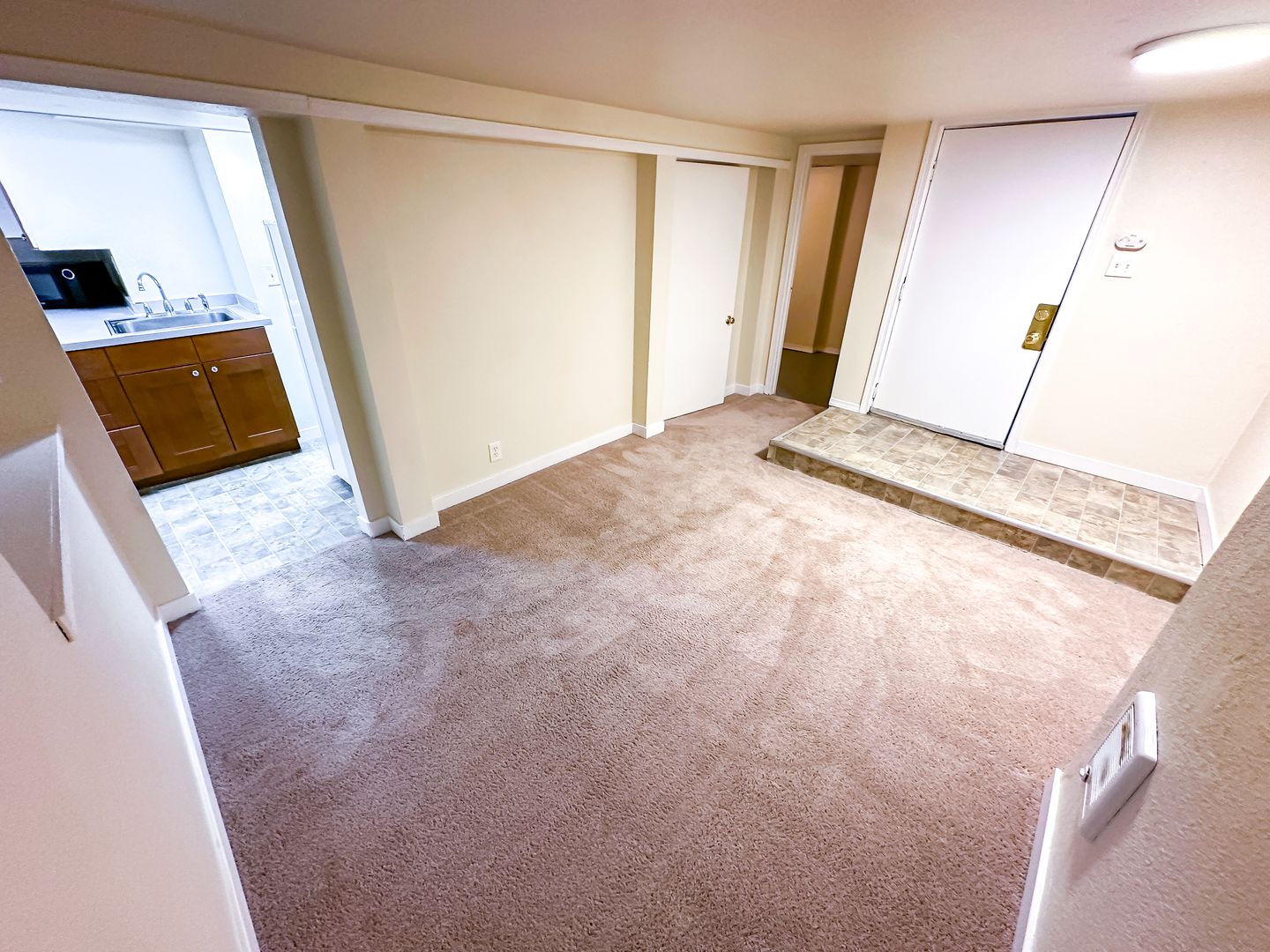 Seattle Apartment: 910 E. Mercer St/605 10th Ave. E