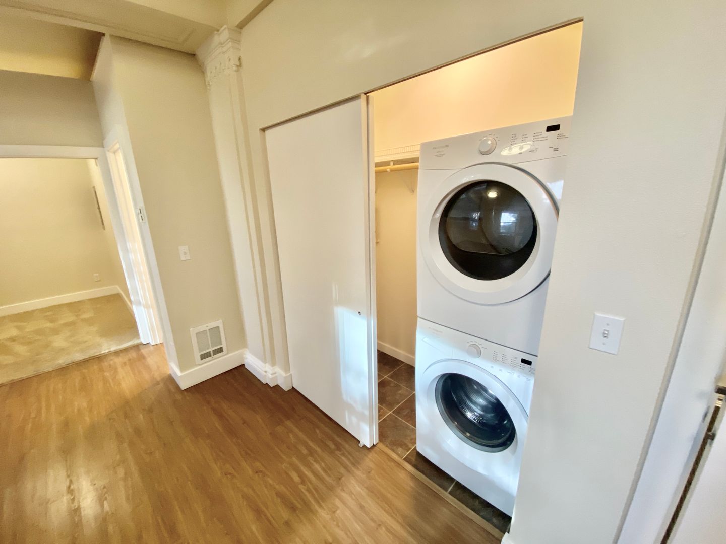 Seattle Apartment: 1215 Seneca St.