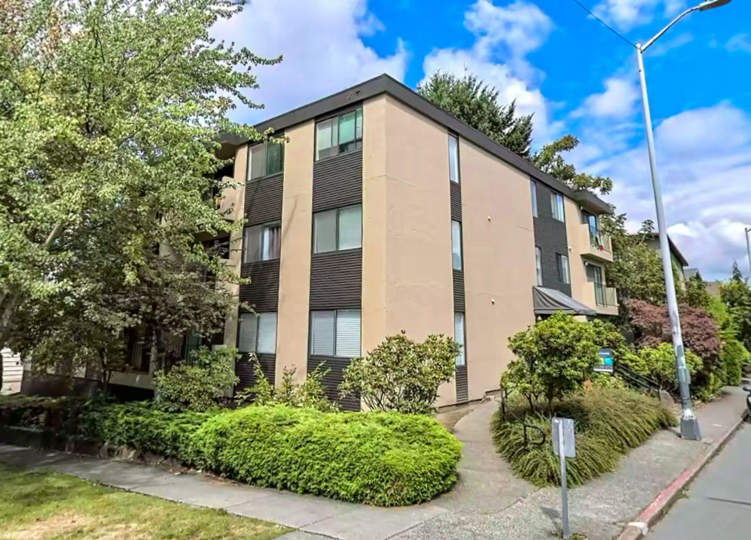 Seattle Apartment: 5505 15th Ave. NE