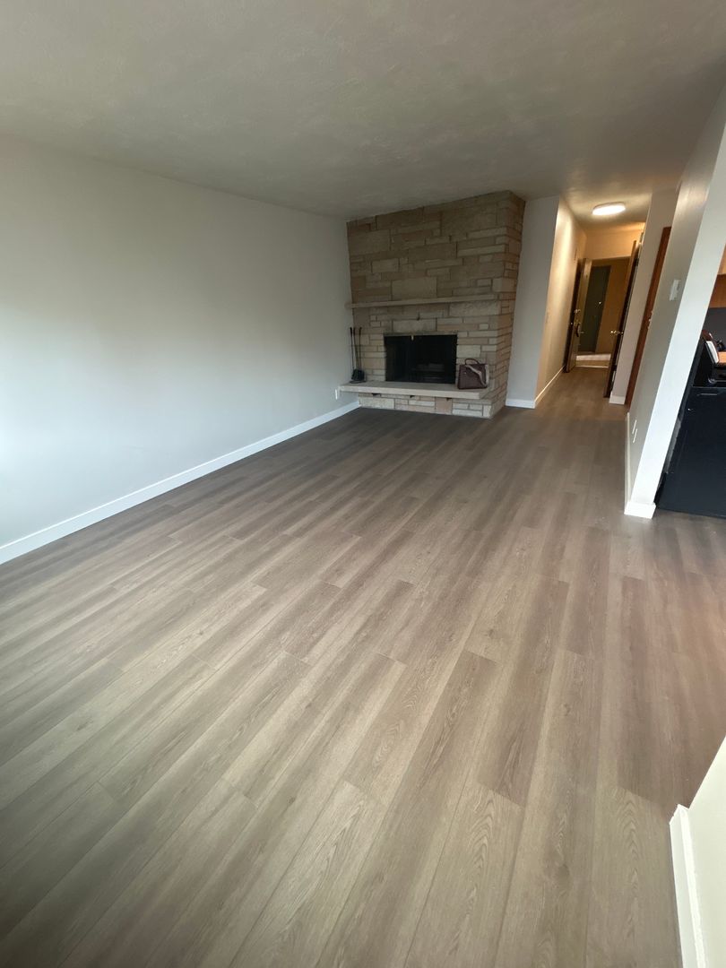 Seattle Apartment: 5233 15th Ave NE