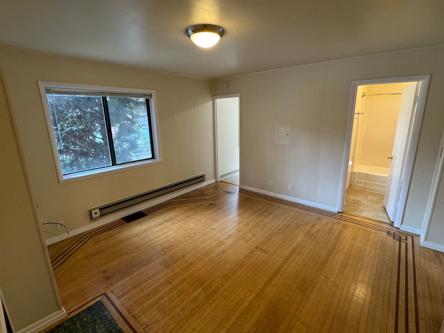 Seattle Apartment: 910 E. Mercer St/605 10th Ave. E