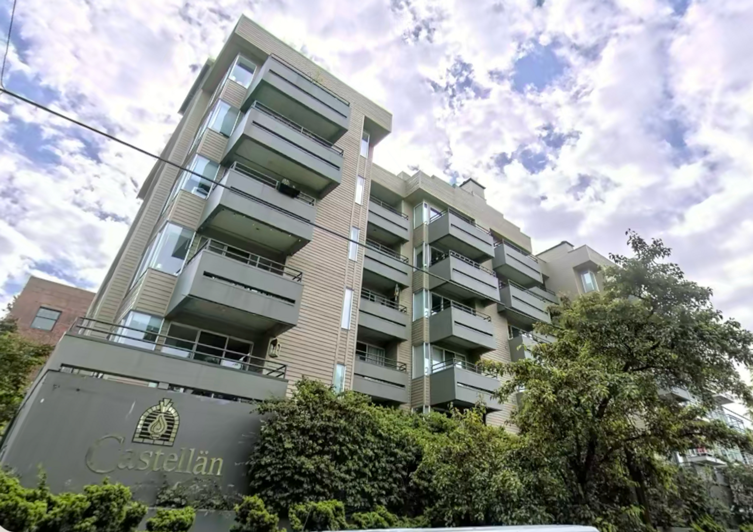 Seattle Apartment: 607 E. Harrison St.