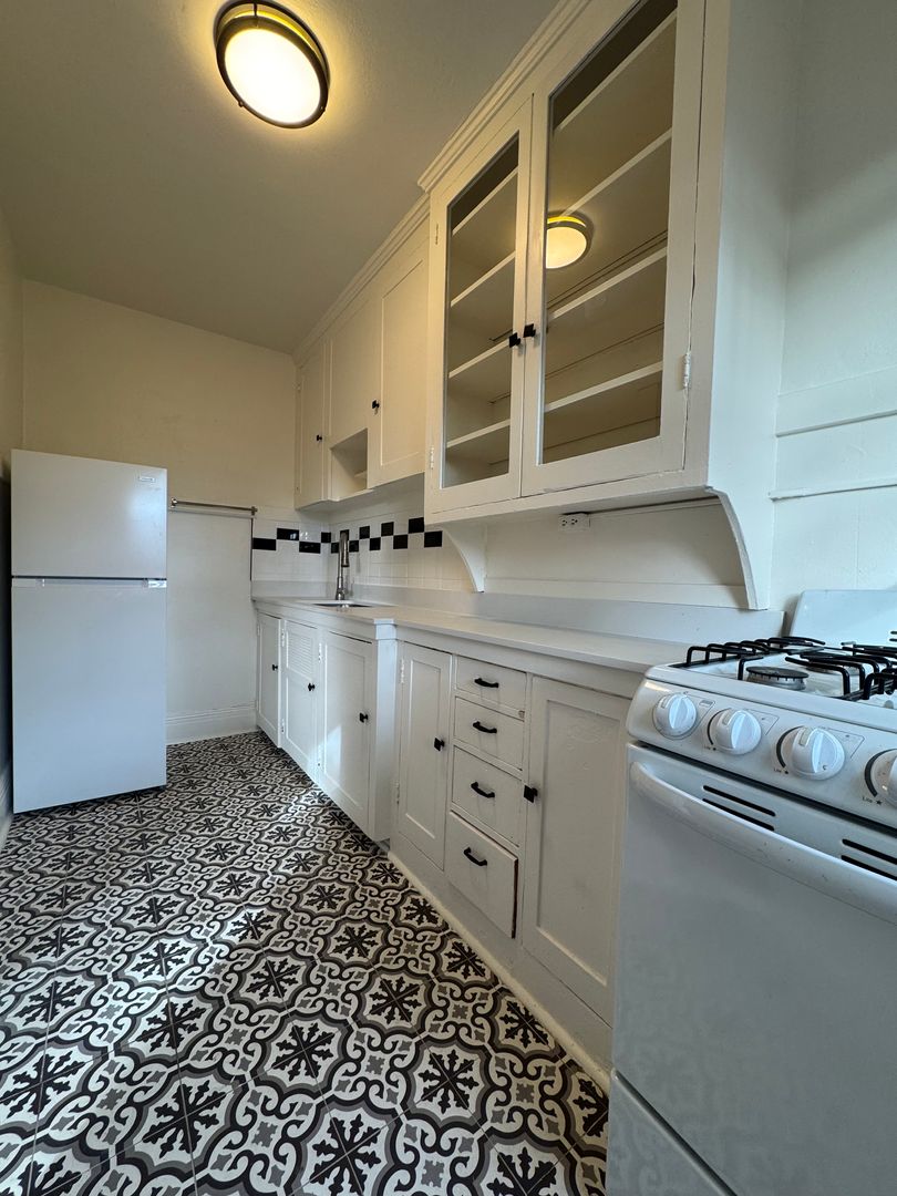 Seattle Apartment: 1305 E Denny Way