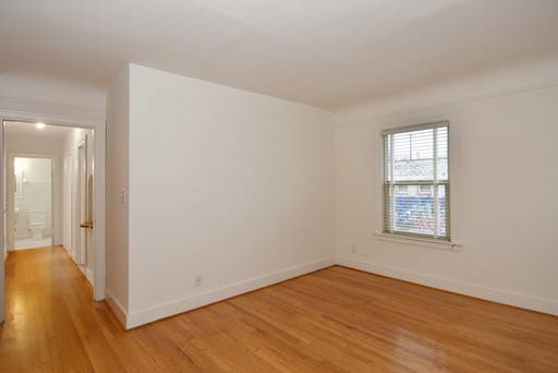 Charming 1BR in the heart of North Admiral! – photo 1