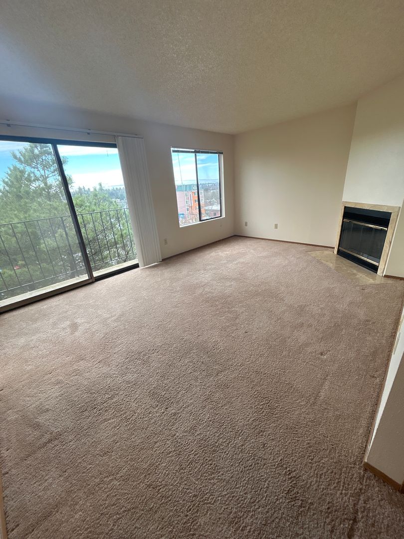 Seattle Apartment: 5505 15th Ave. NE