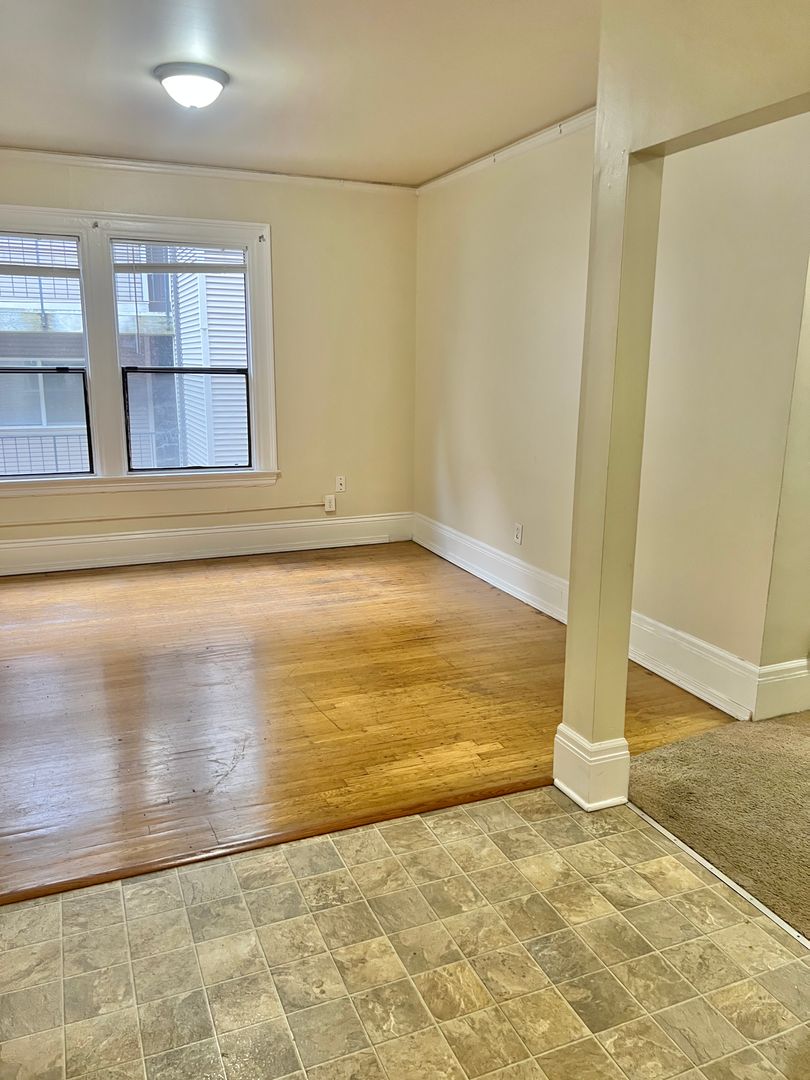 Seattle Apartment: 1509 E Madison St