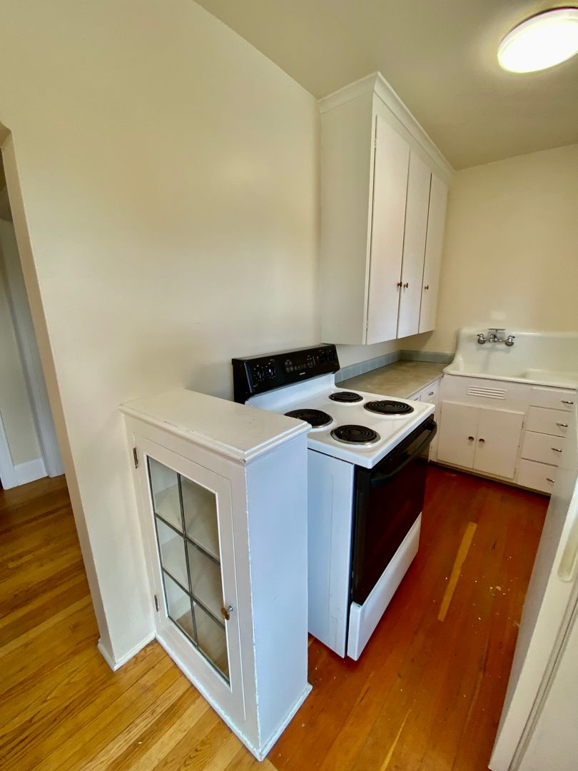 Seattle Apartment: 4403/4409 SW Admiral Way / 2605 44th Ave SW