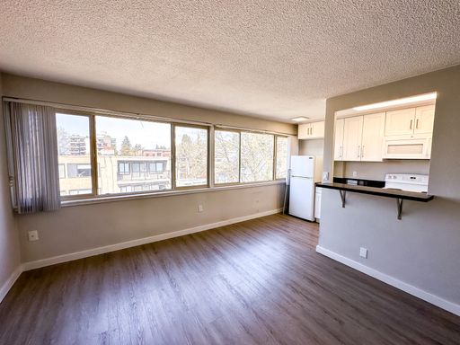 Mercer Vista UNIT 507 / Available Now – photo 1
