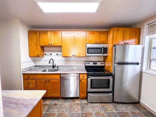 810 E. Denny Apartments UNIT 304 / AVAILABLE NOW – photo 1