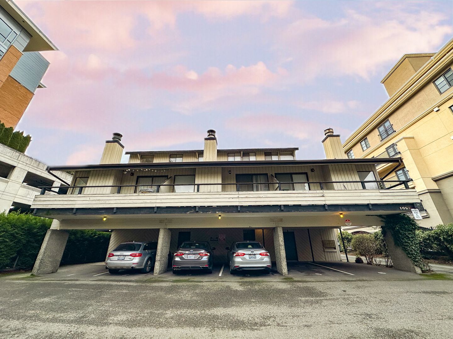 Bellevue Apartment: 1051 108th Ave NE