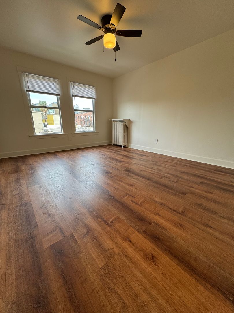 Seattle Apartment: 1305 E Denny Way