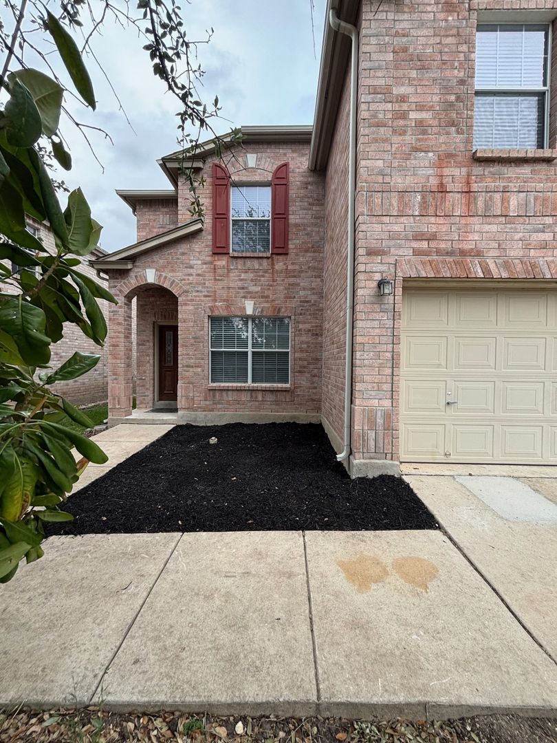 San Antonio House: 11107 Liberty Field