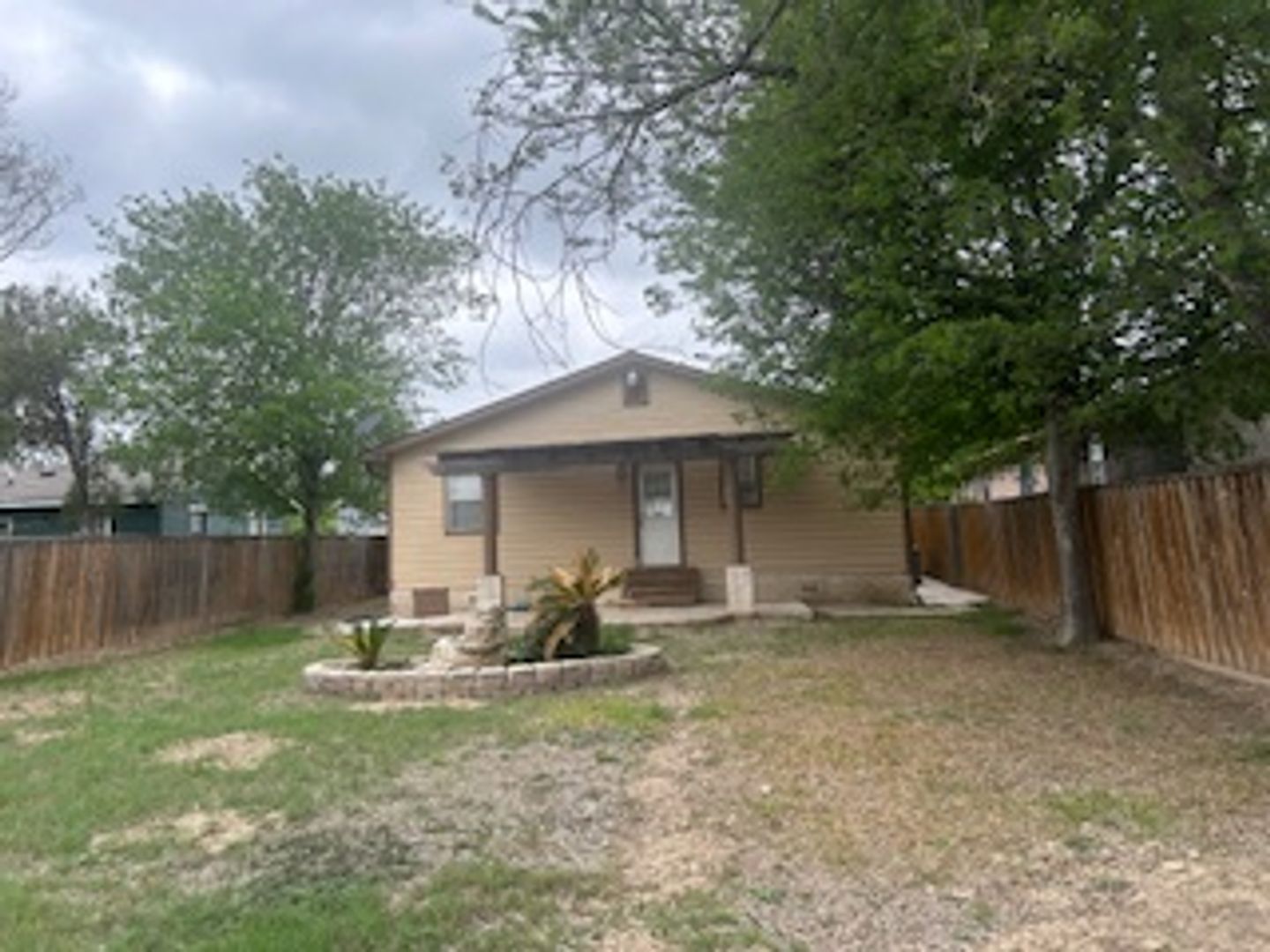 SAN ANTONIO House: 4930 Bluff Street