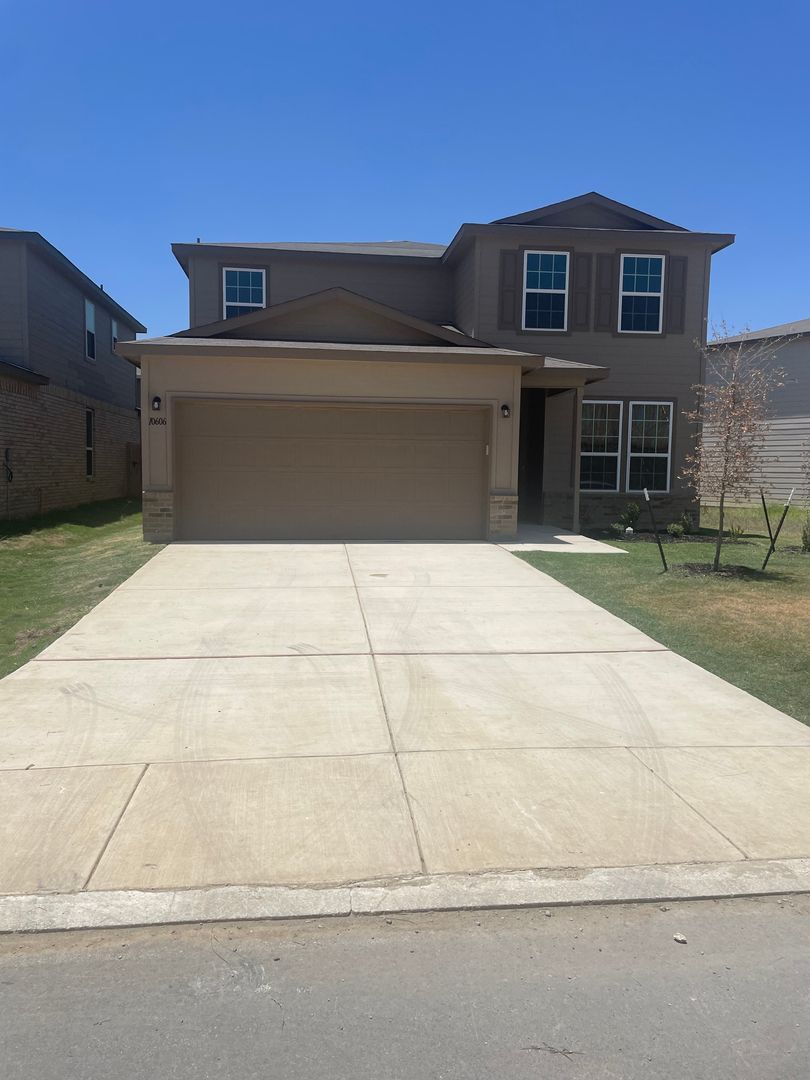 San Antonio House: 10606 Mexia Avenue