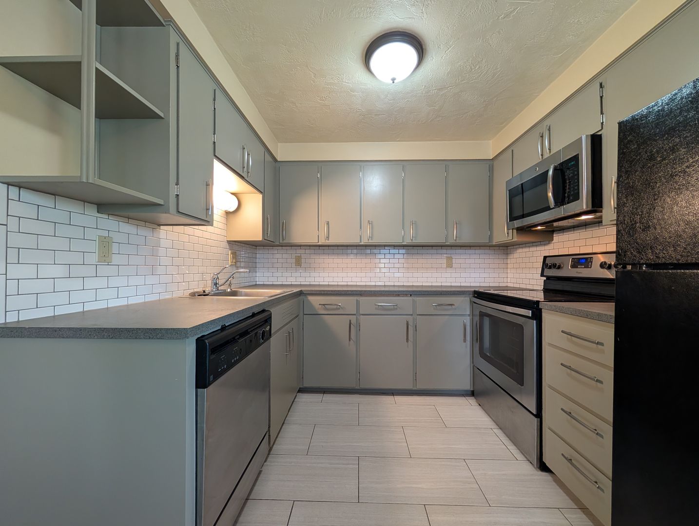 Eugene Apartment: 2222 Willamette St.