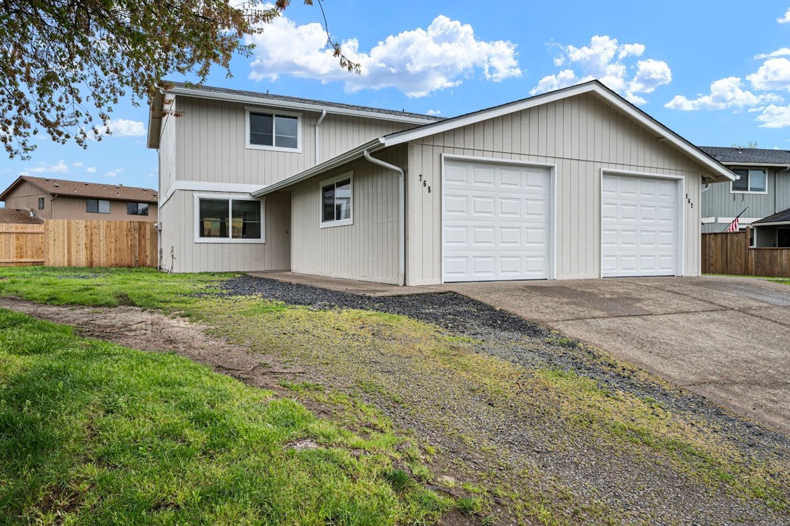 Springfield House: 765 N Cloverleaf Lp