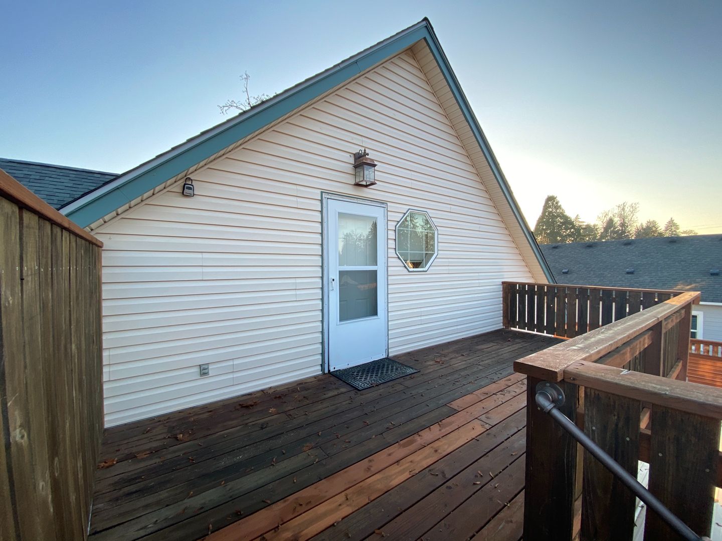 Cottage Grove House: 236 E Madison