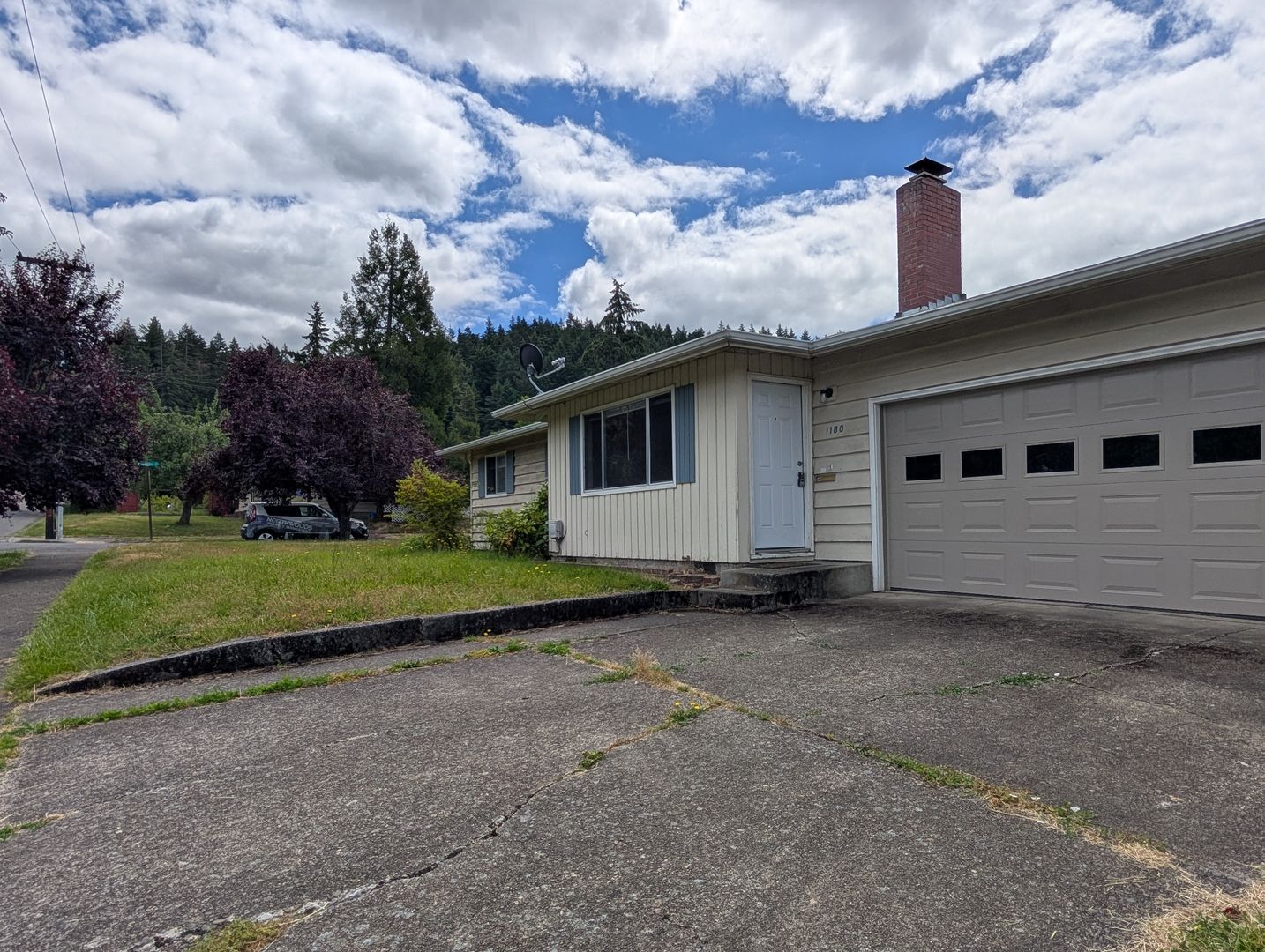 Eugene House: 1180 E. 32nd