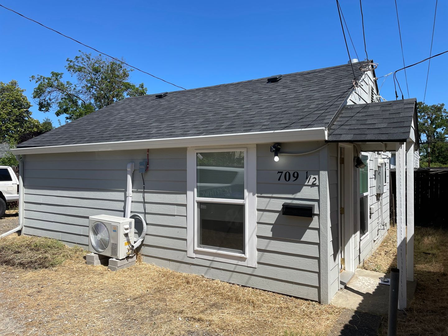 Medford House: 709.5 W Jackson