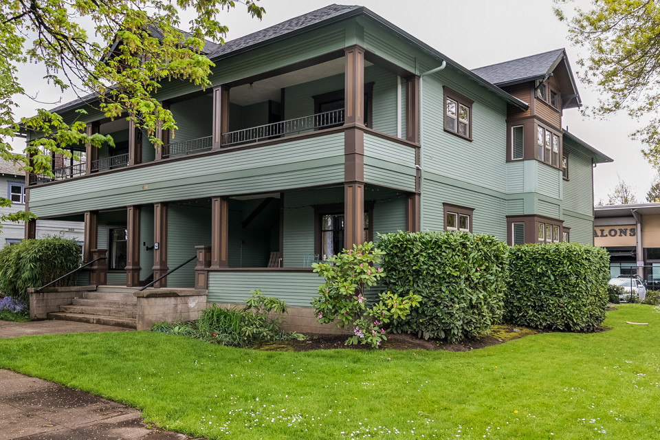 Eugene Apartment: 614 Lawrence St.