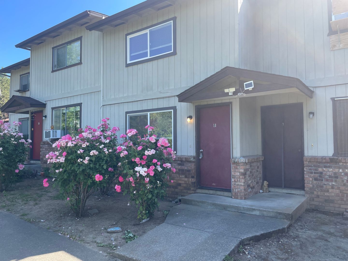 Grants Pass House: 2024 NE Fairview Ave Unit B