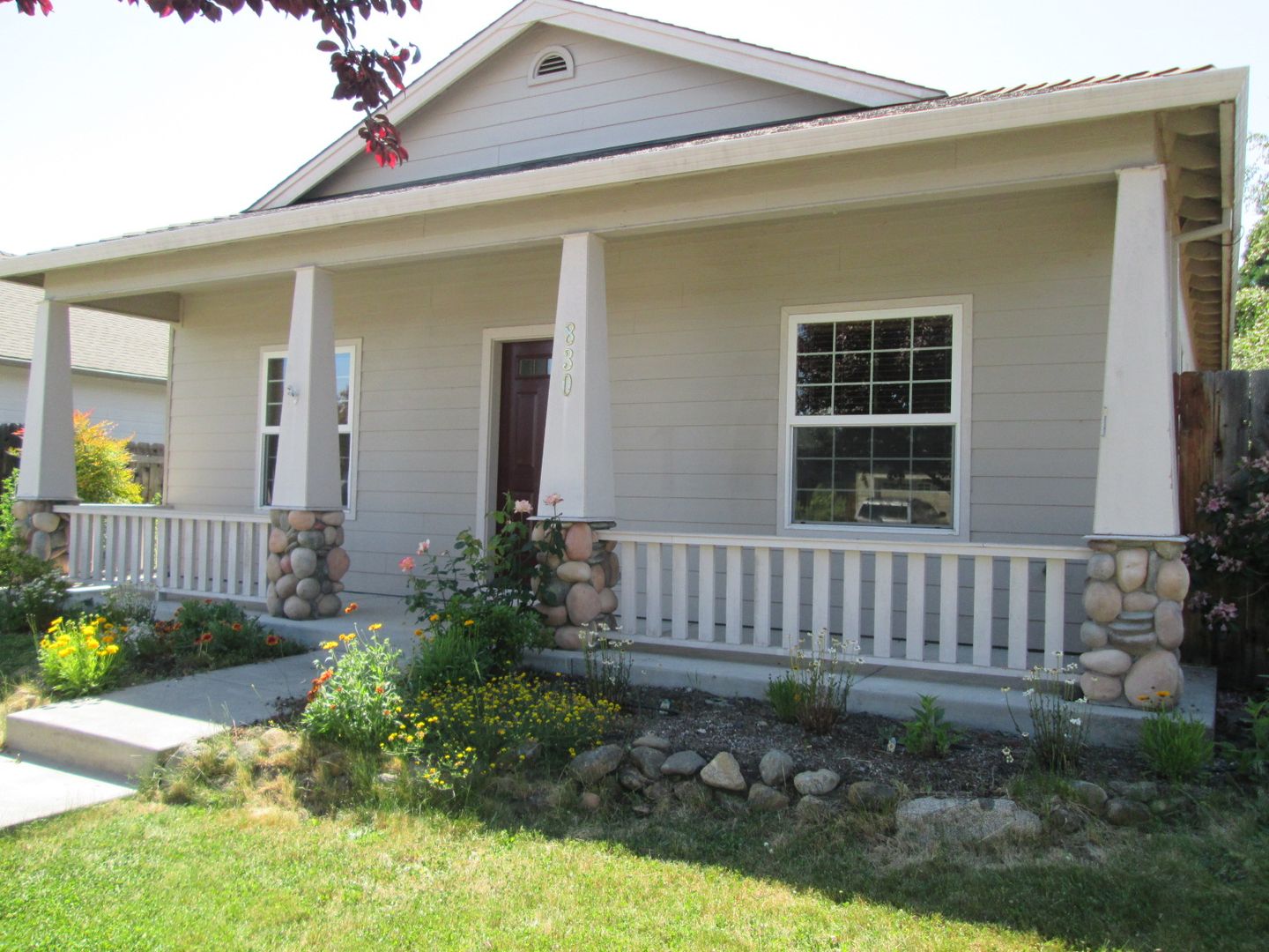 Central Point House: 830 Isherwood