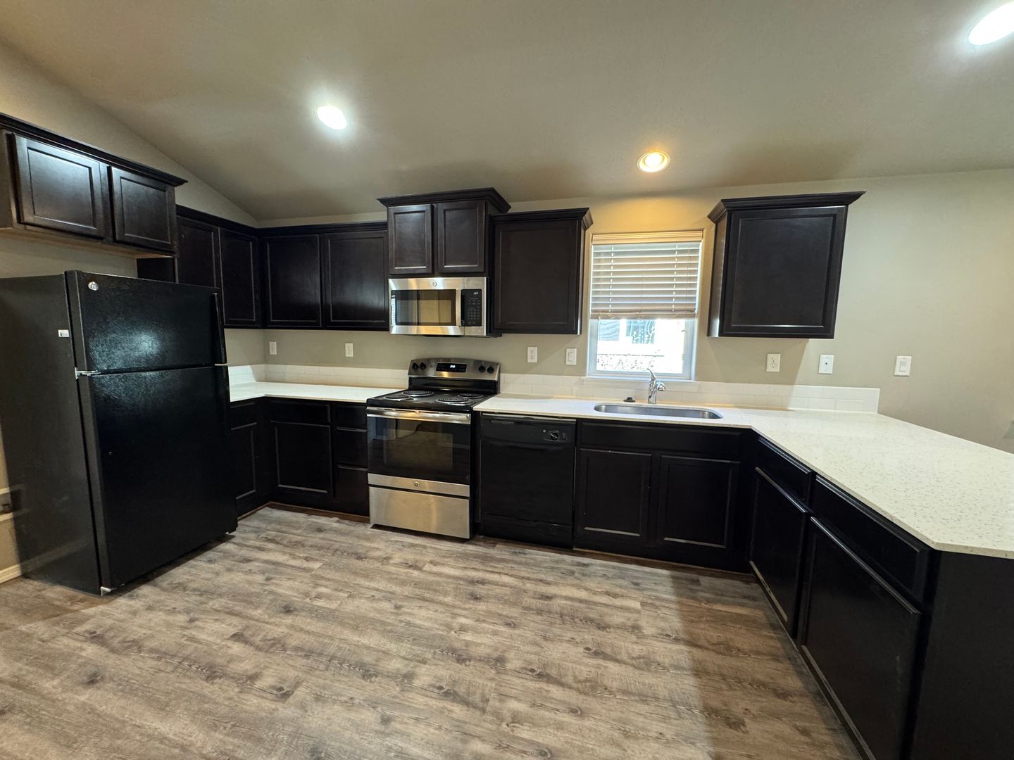 Cottage Grove House: 1095 Pacific Hwy 99 South