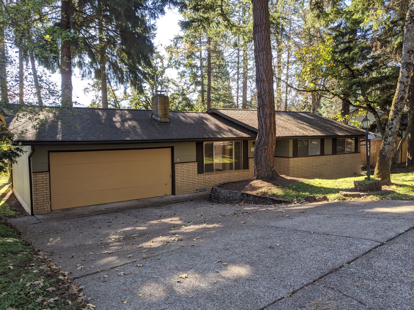 Eugene House: 4483 Fox Hollow