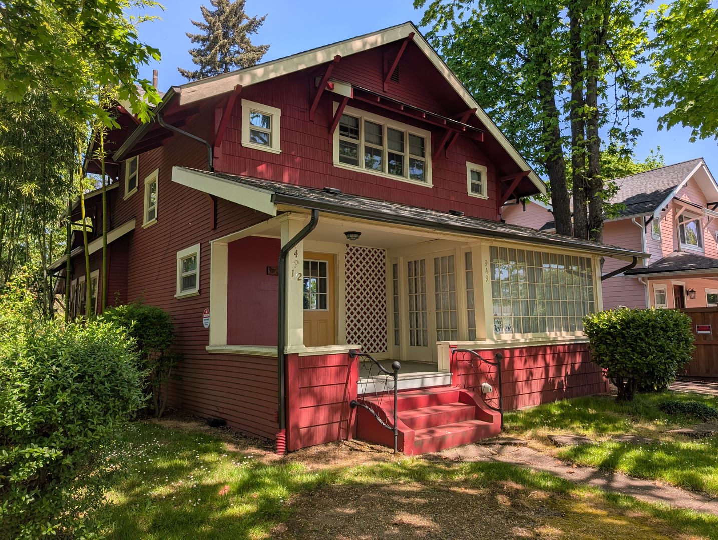 Eugene Apartment: 949 West 5th