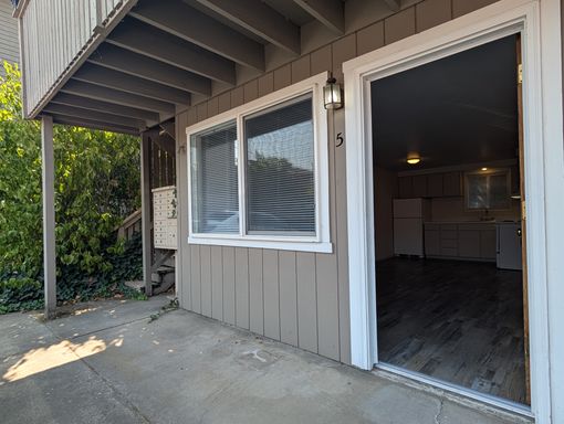 Newly updated 1 bed/1bathroom apartment in the Whitaker district. – photo 1