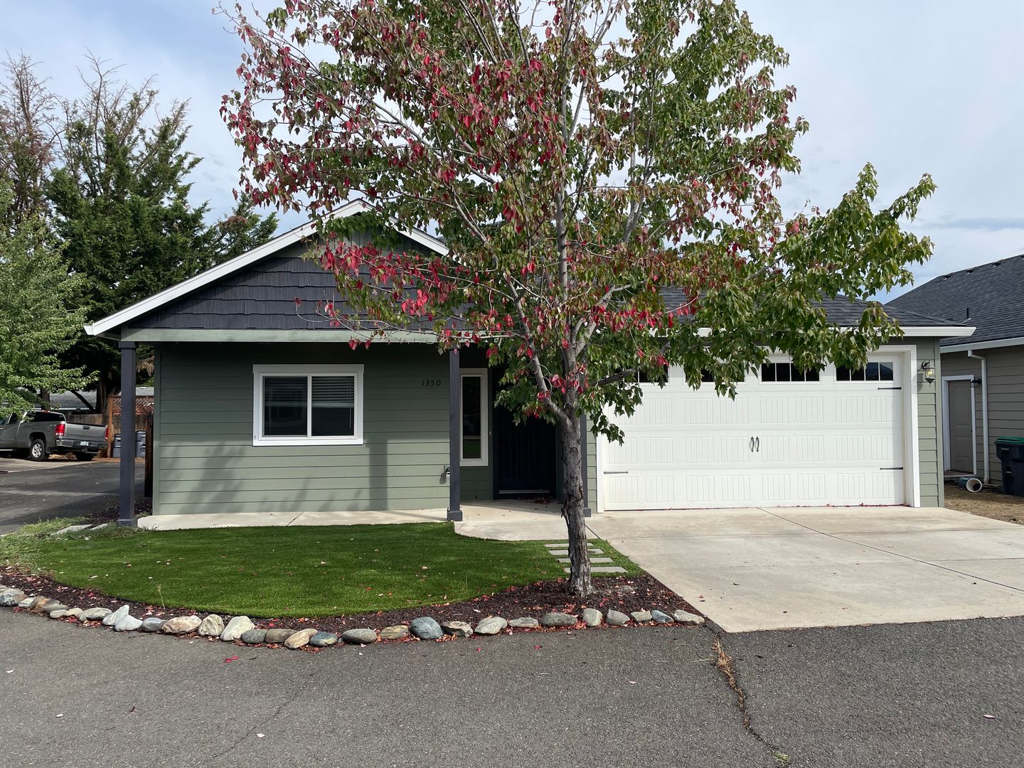 Medford House: 1350 Swayze Lane