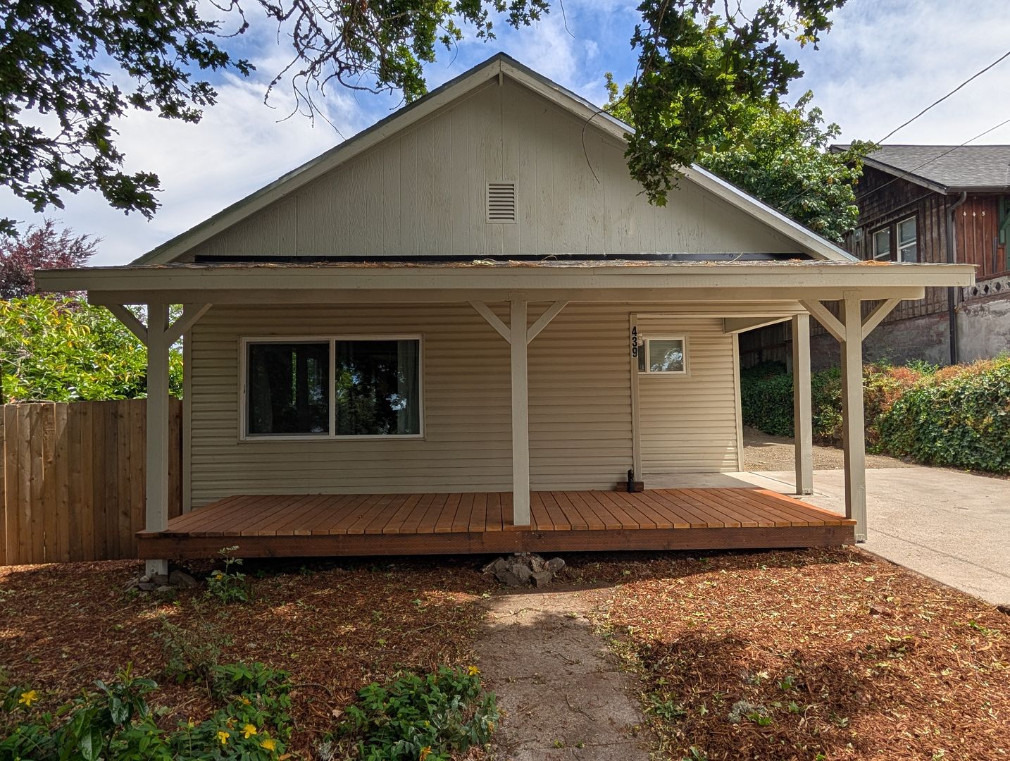 Springfield House: 439 S 4th St
