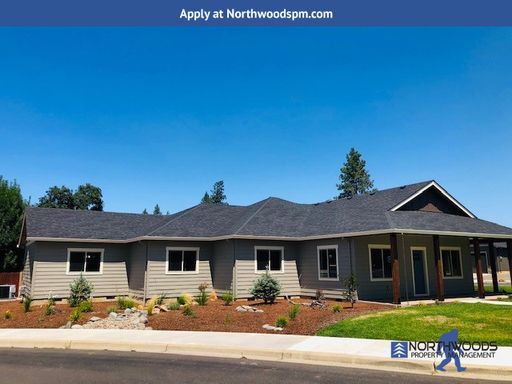 Newer Home Built 2020~ Walking distance to Eagle Point Golf Course!
