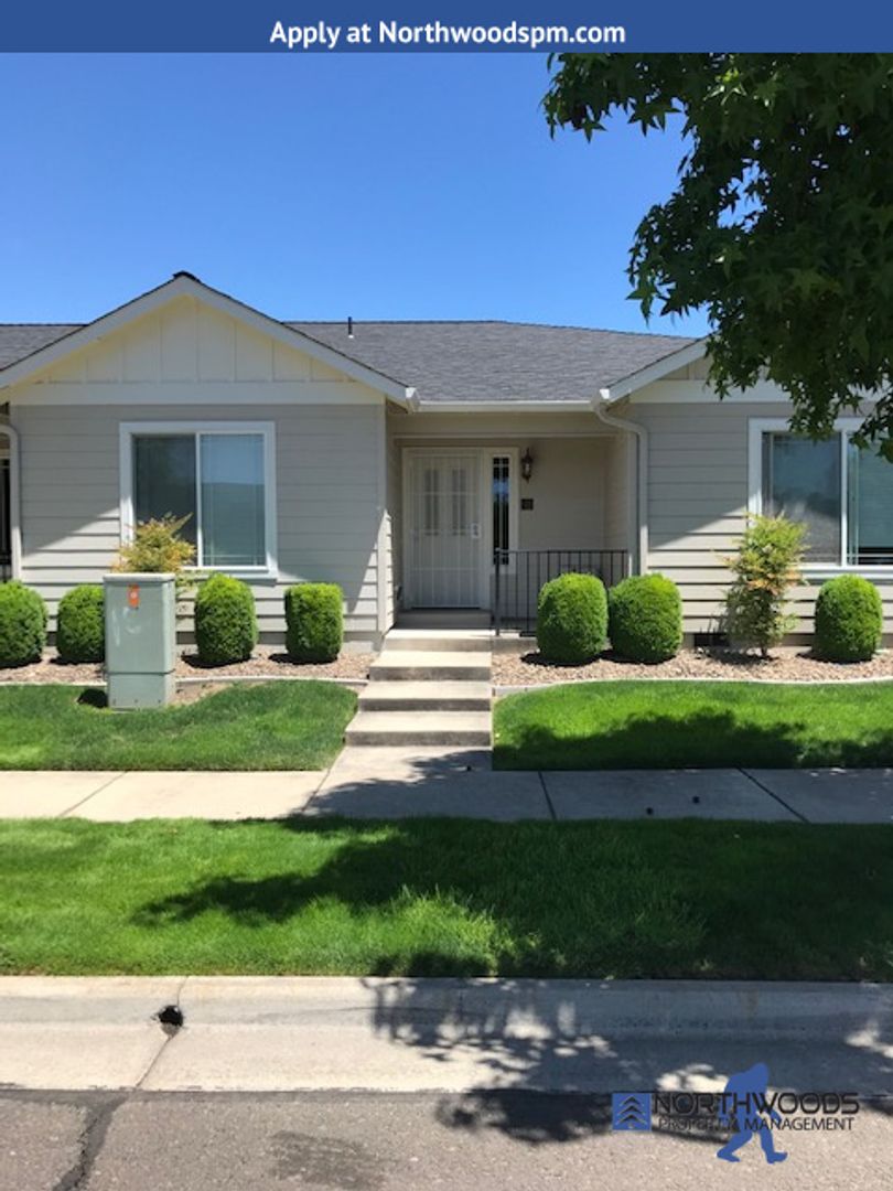 Central Point House: 312 Cheney Loop