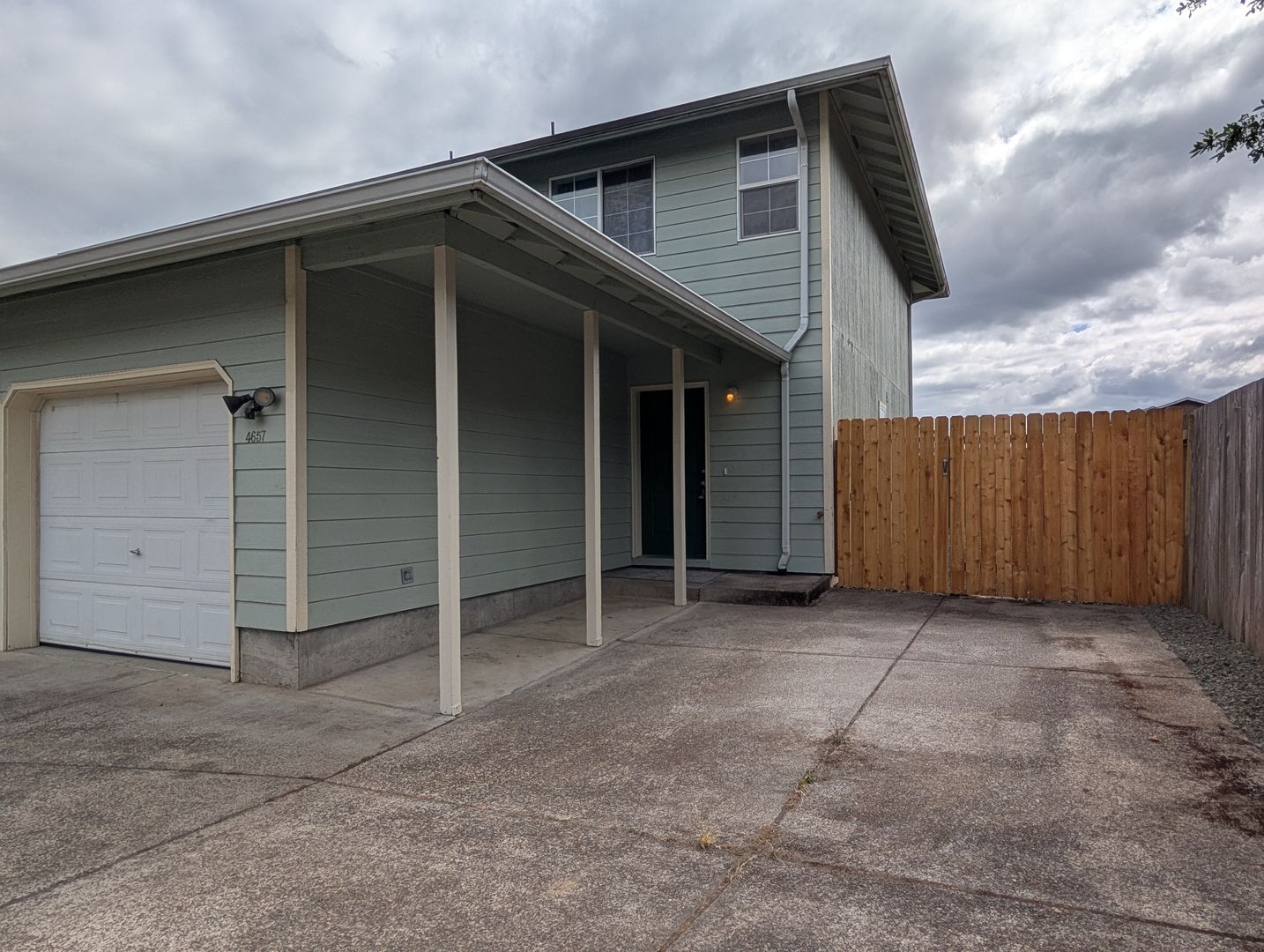 Springfield House: 4657 Aster St