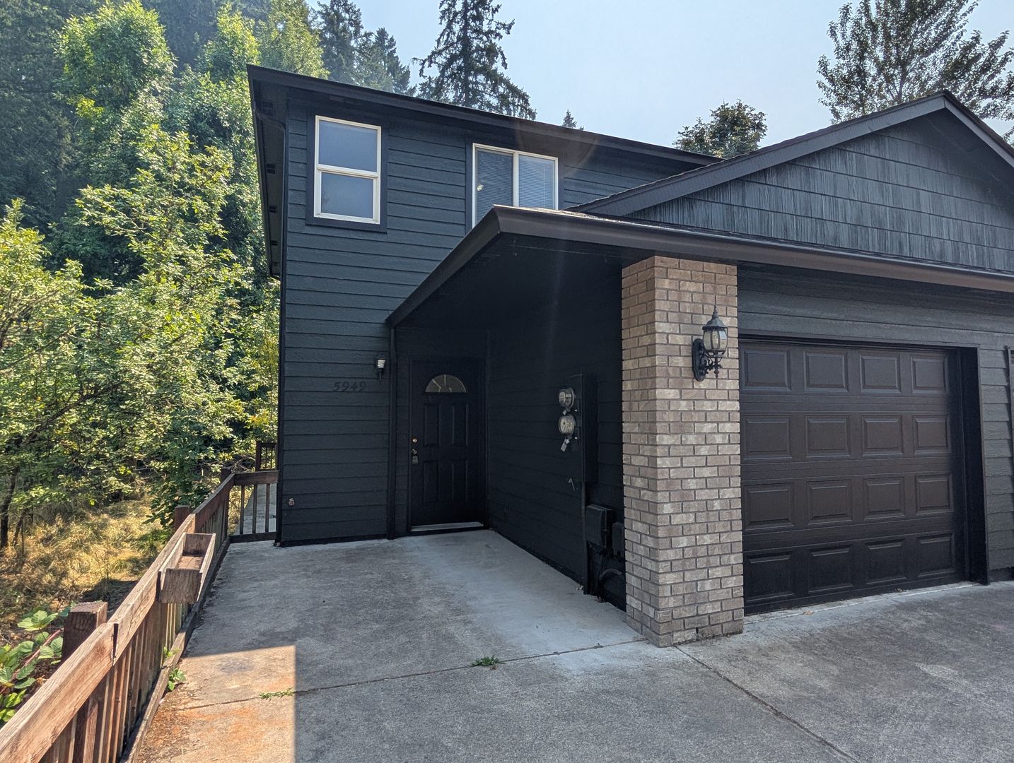 Springfield House: 5949 Aster St