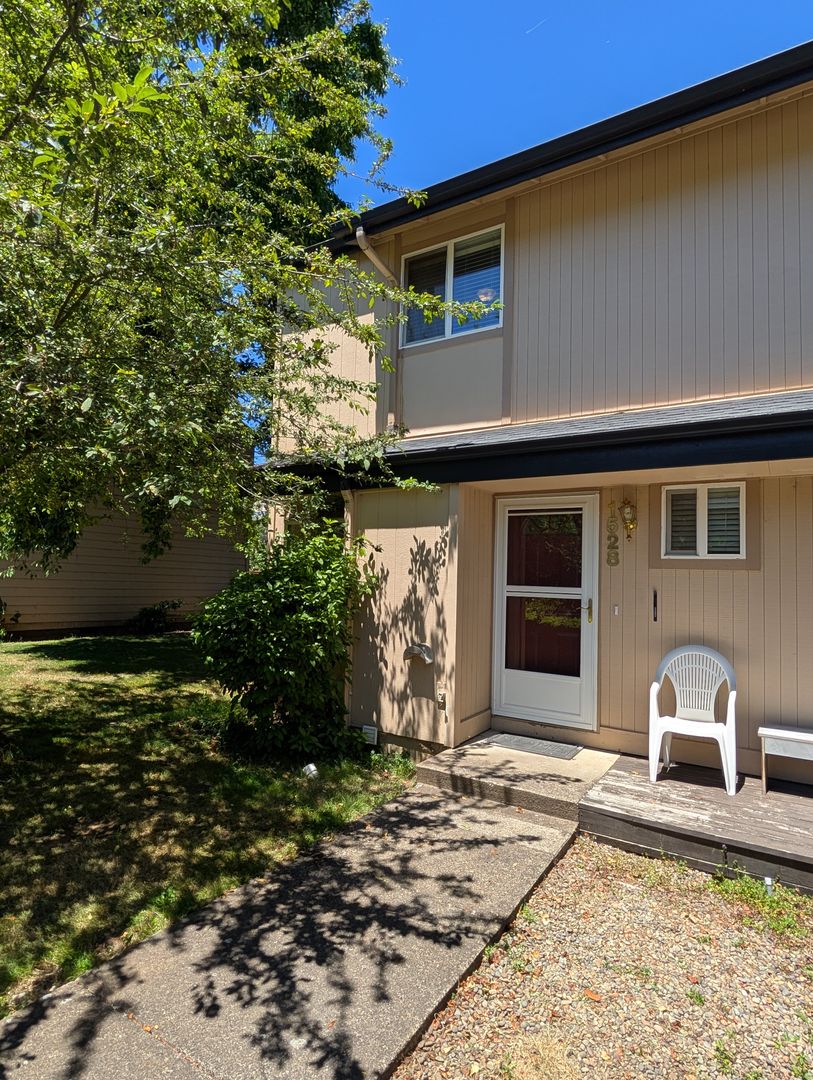 Eugene House: 1528 Fetters Loop